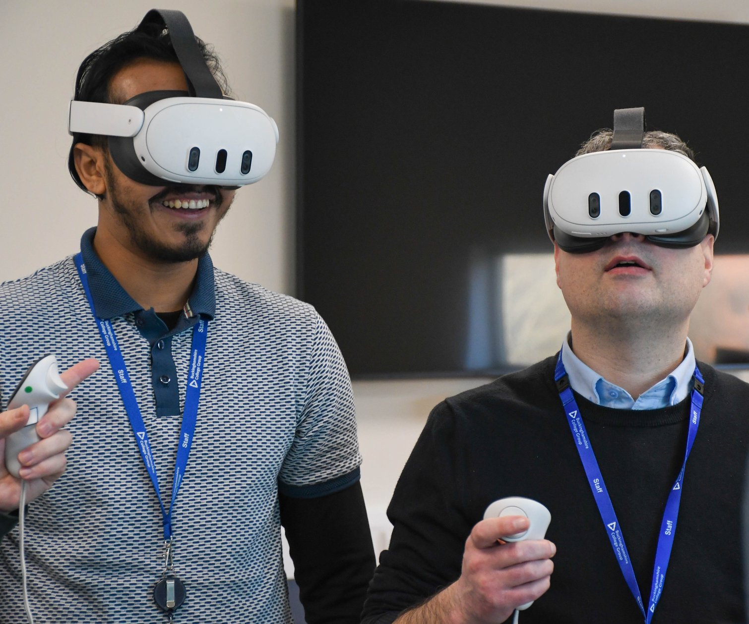 bcg-staff-using-vr